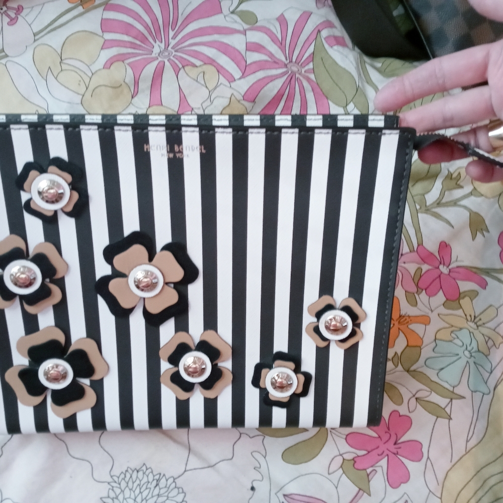 ⭐❤️Henri Bendel GORGEOUS and STUNNING Floral Bag or cosmetic pouch ❤️⭐Fl… - Picture 9 of 16